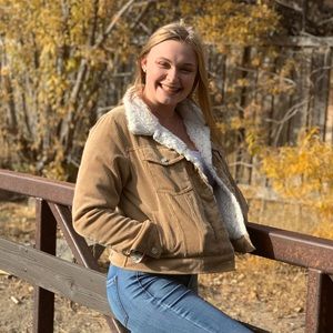 Meet your Posher, Lynneah